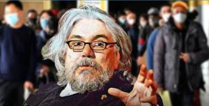 Meluzzi lancia l'allarme: "Siamo alla follia totale"